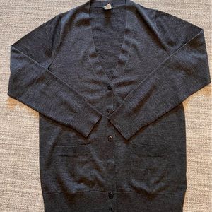 Merino wool cardigan in dark grey.